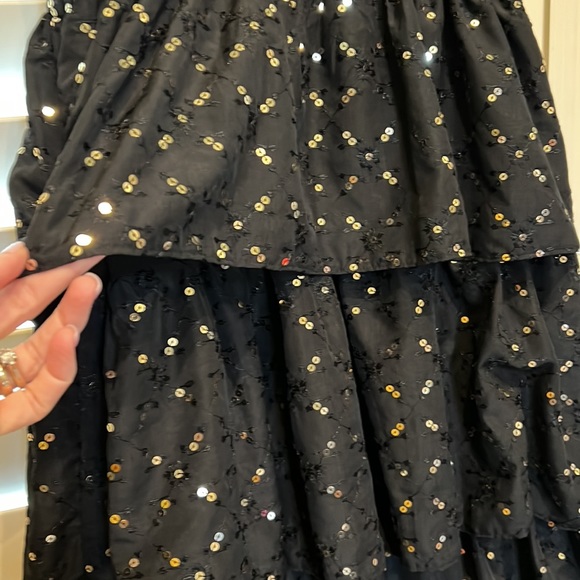 Black & Gold Sequins ruffle tiered Havana Dress by Traffic People Medium NWT - Picture 3 of 13